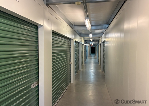 Facility photo: //images.sparefoot.com/medium/243196692fe49a9a229.jpg