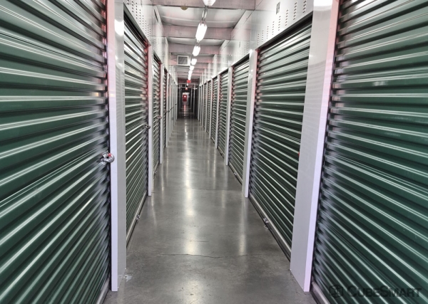Facility photo: //images.sparefoot.com/medium/2431966a1932192a503.jpg