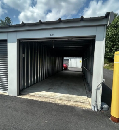 Facility photo: //images.sparefoot.com/medium/24319769287bbc8498e.jpg