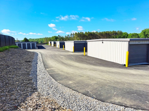 Facility photo: //images.sparefoot.com/medium/24320069288bceed88a.jpg