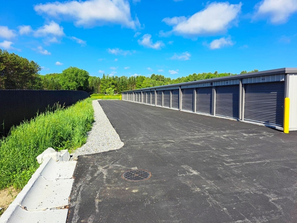 Facility photo: //images.sparefoot.com/medium/24320069288bd32c3bb.jpg