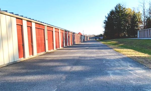 Facility photo: //images.sparefoot.com/medium/24320169288ff3df50b.jpg