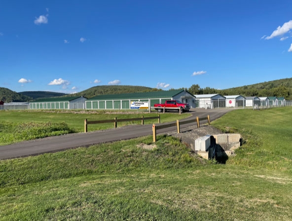 Facility photo: //images.sparefoot.com/medium/2432086928ae3af33d1.jpg