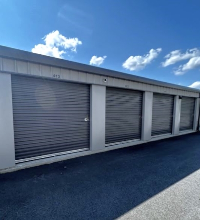 Facility photo: //images.sparefoot.com/medium/2432106928b1e53dd86.jpg