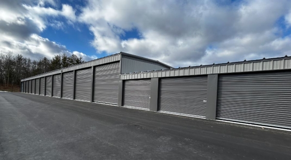 Facility photo: //images.sparefoot.com/medium/2432106928b1e7b48f0.jpg