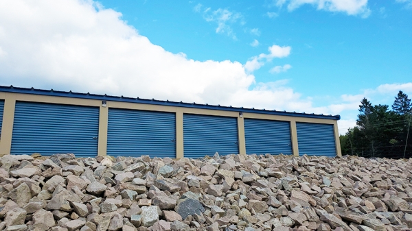 Facility photo: //images.sparefoot.com/medium/2432126928ba988c1e3.jpg