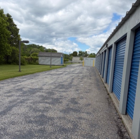 Facility photo: //images.sparefoot.com/medium/2432176a230ed77c15d.jpg