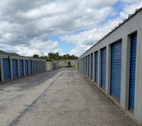 Facility photo: //images.sparefoot.com/medium/2432176a230ee38e282.jpg