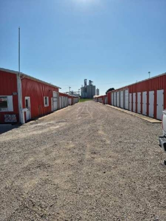 Facility photo: //images.sparefoot.com/medium/2432226965a34a60742.jpg