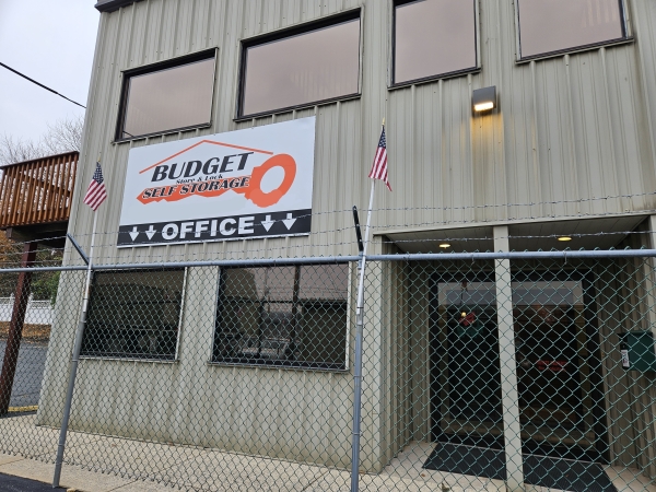 Facility photo: //images.sparefoot.com/medium/243228692db6caf4213.jpg