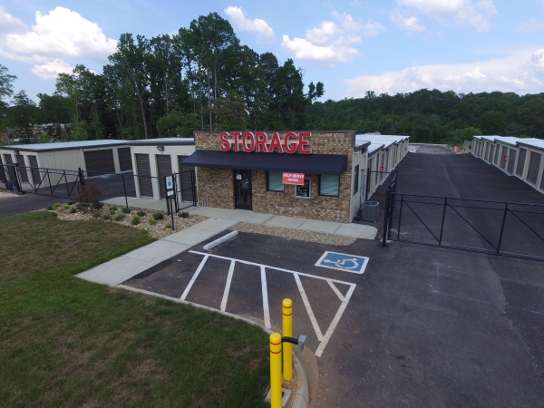 Facility photo: //images.sparefoot.com/medium/243229692caf2452c39.jpg