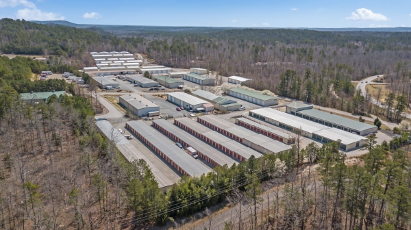 Facility photo: //images.sparefoot.com/medium/243241692f1f84e089f.jpg