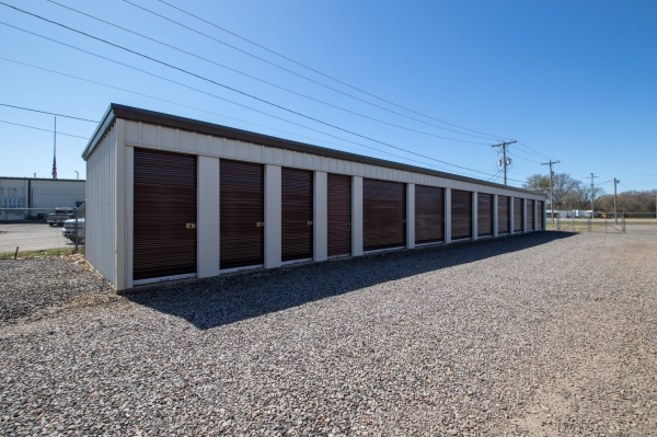 Facility photo: //images.sparefoot.com/medium/243242692f4150a2b16.jpg