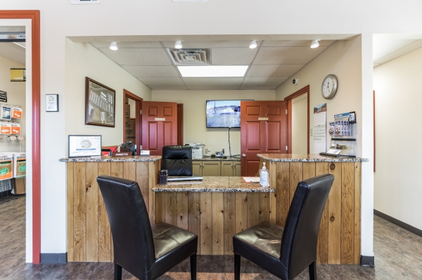 Facility photo: //images.sparefoot.com/medium/243242692f4152eee68.jpg