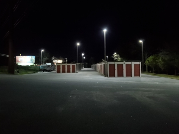 Facility photo: //images.sparefoot.com/medium/243244692f391f6a3cb.jpg