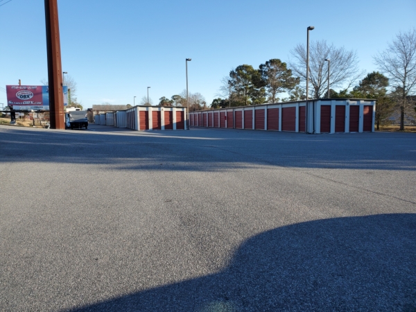 Facility photo: //images.sparefoot.com/medium/243244692f39209ff84.jpeg