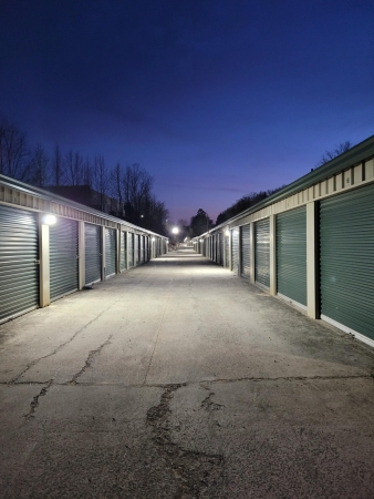 Facility photo: //images.sparefoot.com/medium/243246692f4177e5a0f.jpg