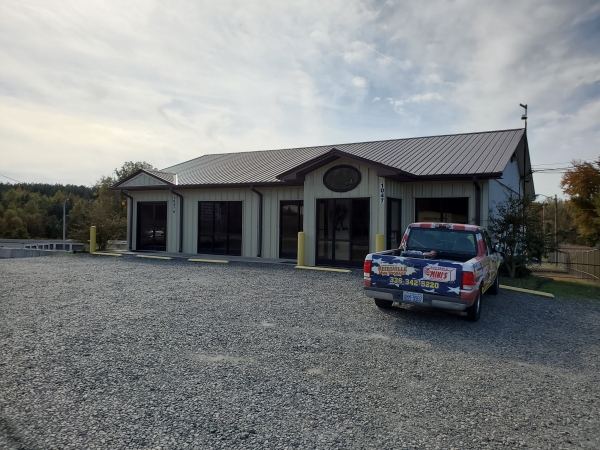 Facility photo: //images.sparefoot.com/medium/243247692f4261a85b9.jpg