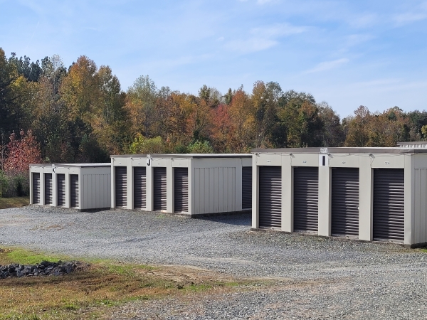 Facility photo: //images.sparefoot.com/medium/243247692f426484f93.jpg