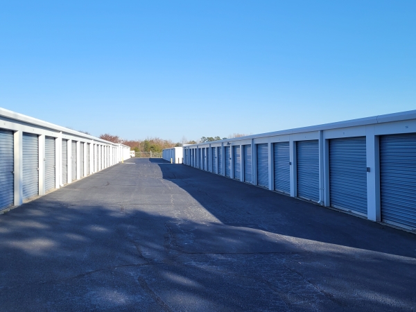 Facility photo: //images.sparefoot.com/medium/243249692f492eae735.jpg