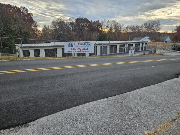 Facility photo: //images.sparefoot.com/medium/243250692f4b92f239e.jpg