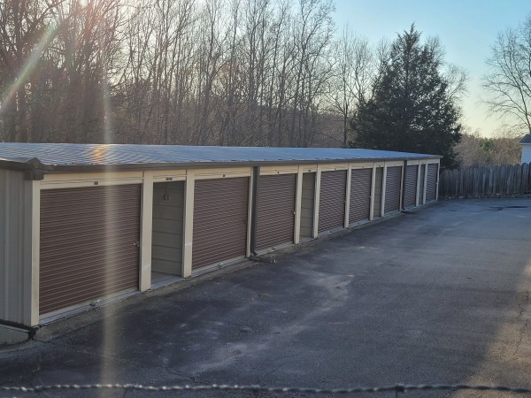 Facility photo: //images.sparefoot.com/medium/243250692f4b949b479.jpg