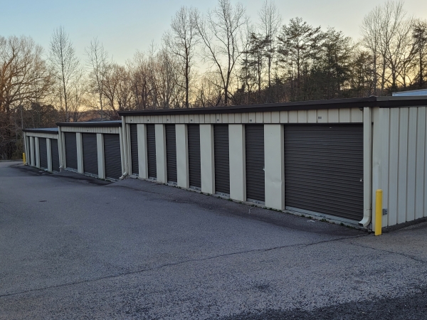 Facility photo: //images.sparefoot.com/medium/243251692f4caa8f0e9.jpg