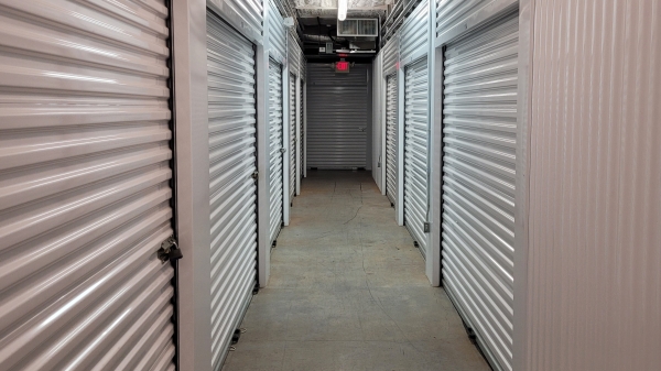 Facility photo: //images.sparefoot.com/medium/24325369e7d2e66b83a.jpg