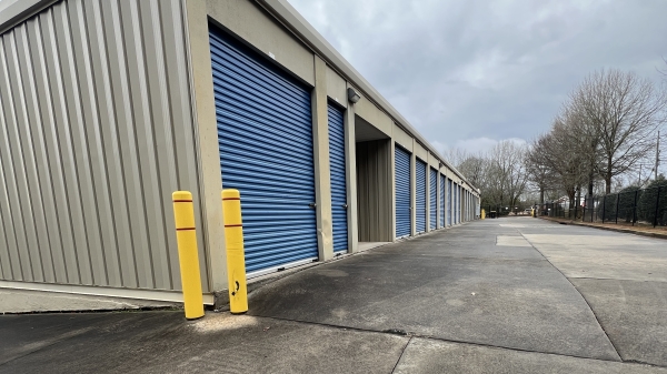 Facility photo: //images.sparefoot.com/medium/24325369e7d39470340.jpg