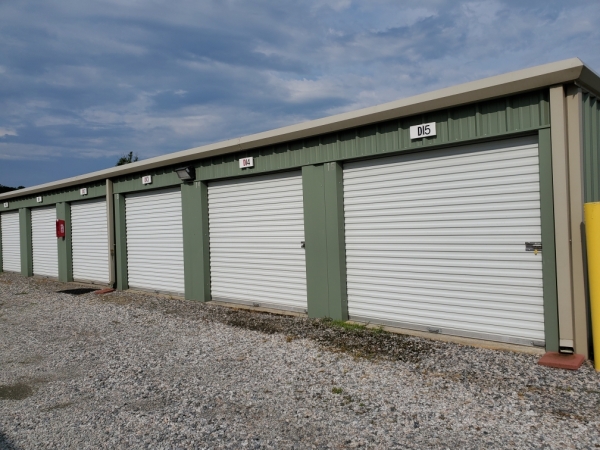 Facility photo: //images.sparefoot.com/medium/243257692f610ba1ce5.jpg