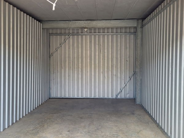 Facility photo: //images.sparefoot.com/medium/243258692f62ec637f9.jpg