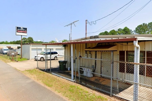 Facility photo: //images.sparefoot.com/medium/2432596933101f1fe17.jpg