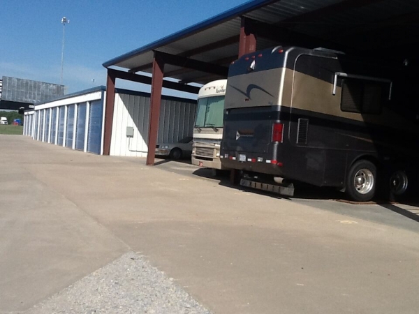 Facility photo: //images.sparefoot.com/medium/243261692f64b3adbd6.jpg