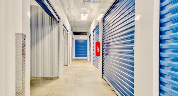 Facility photo: //images.sparefoot.com/medium/243263693870a651a60.jpeg