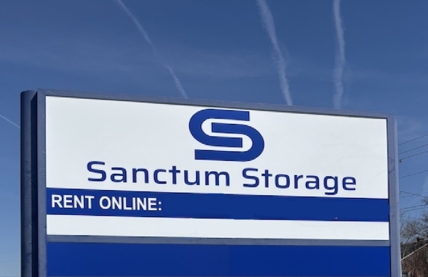 Facility photo: //images.sparefoot.com/medium/2432636938a38dbb448.jpeg