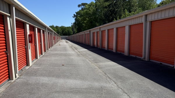 Facility photo: //images.sparefoot.com/medium/24326869e8ceee07a4d.jpg