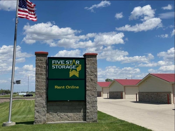 Facility photo: //images.sparefoot.com/medium/24327569309cc64c29d.jpg