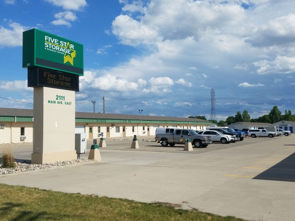 Facility photo: //images.sparefoot.com/medium/24327769309069b75cb.jpg