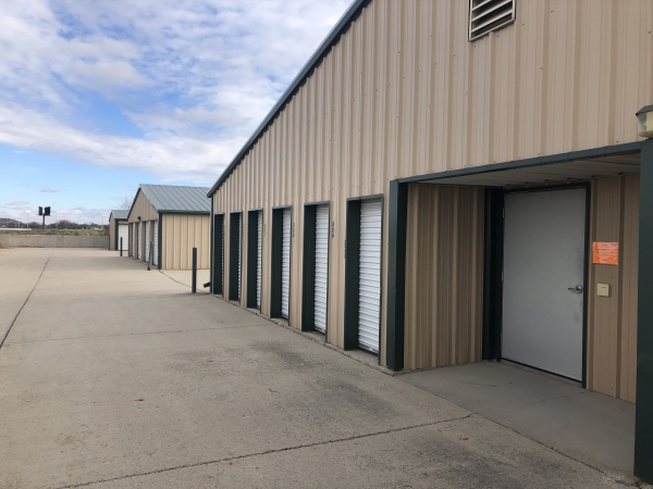 Storage Units at Five Star Storage - Five Star Storage - 40th Ave - 3955 40th Avenue South