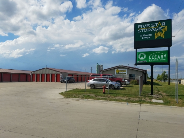 Facility photo: //images.sparefoot.com/medium/2432856930940518ed8.jpg