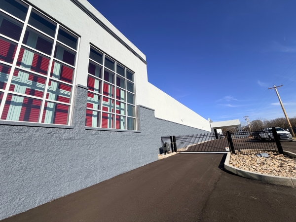 Facility photo: //images.sparefoot.com/medium/2432886941a04f6b636.jpeg