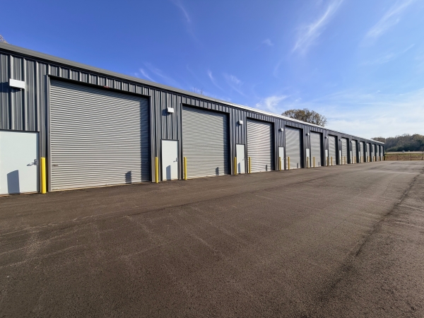 Facility photo: //images.sparefoot.com/medium/2432886941a054907f7.jpeg