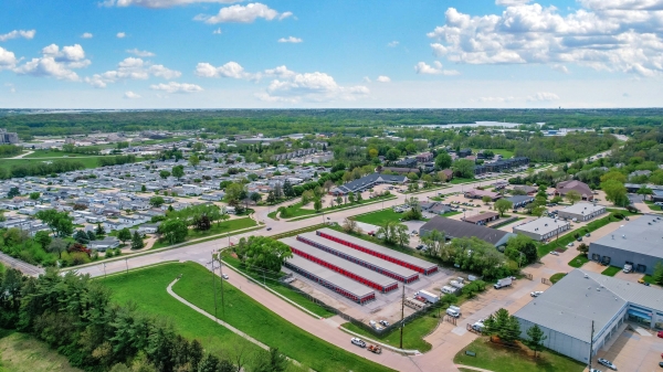 Facility photo: //images.sparefoot.com/medium/24329869f5013a60662.jpg