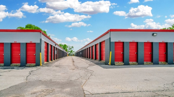 Facility photo: //images.sparefoot.com/medium/24329869f5013c1e309.jpg