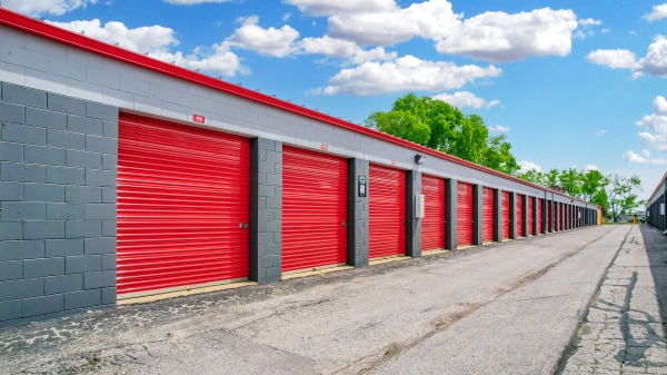Facility photo: //images.sparefoot.com/medium/24329869f5013f5e622.jpg