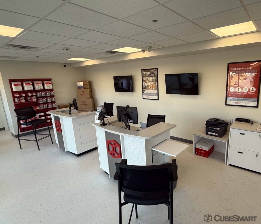 Facility photo: //images.sparefoot.com/medium/24330069428bff9b30e.jpg