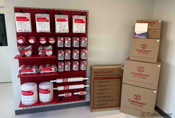 Facility photo: //images.sparefoot.com/medium/24330069428c021a0a4.jpg