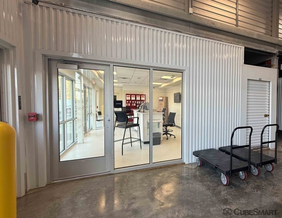 Facility photo: //images.sparefoot.com/medium/2433006943d4d562111.jpg