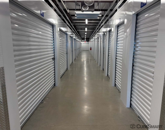 Facility photo: //images.sparefoot.com/medium/24330169411f85898d9.jpg