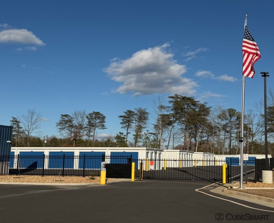 Facility photo: //images.sparefoot.com/medium/243301695f9176abeab.jpg